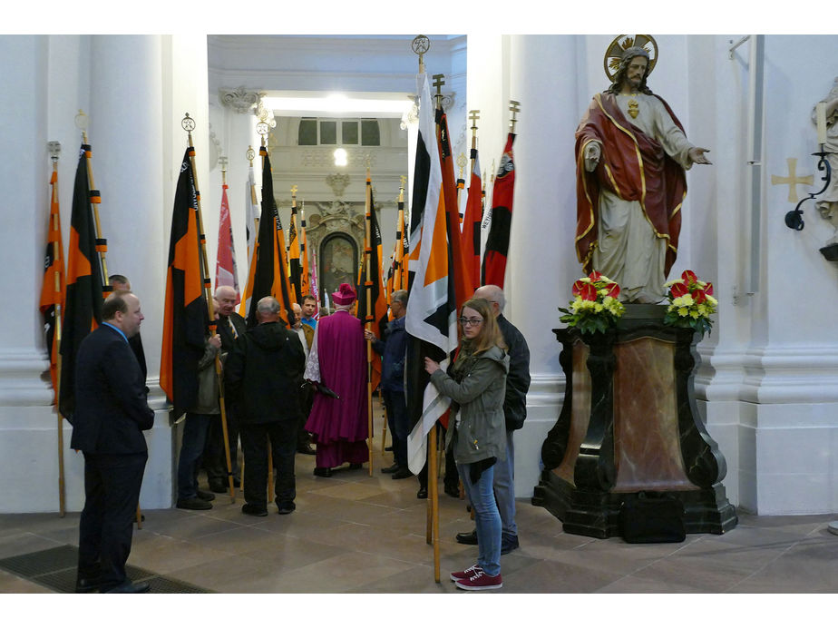 Abschlussvesper der Bischofskonferenz mit Austeilung des Bonifatiussegens (Foto: Karl-Franz Thiede)